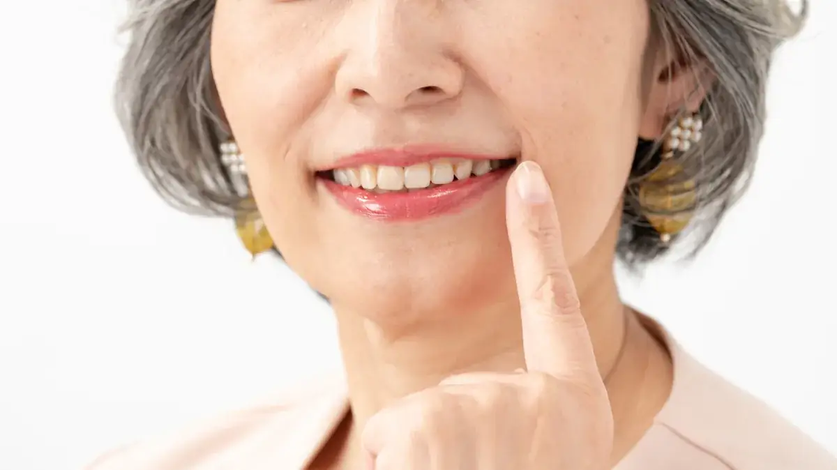 シニア女性の口元（イメージ）