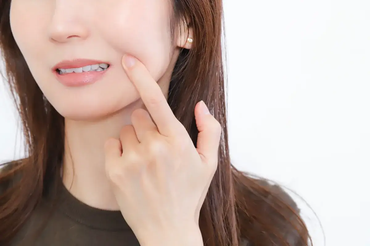 歯の痛みが気になる方（イメージ）