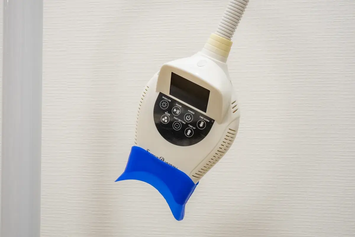 オフィスホワイトニングの照射器